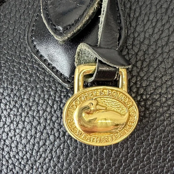 🔥Flash Sale!🔥 Dooney & Bourke Vintage Barrel Bag - Picture 2 of 10